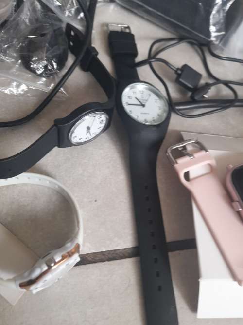 *BULK LOT ELECTRONICS: SMART WATCH,WATCHES,HDD,HEADSET,TV GAMESDVD SCREEN,CHARGERS,BATTEIRES ETC**