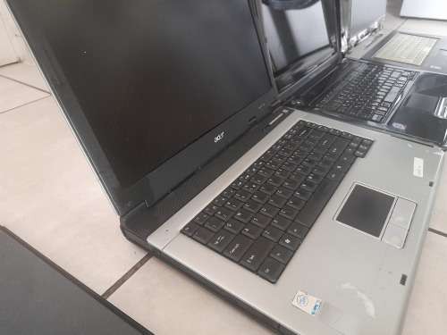 **LIQUIDATION STOCK**BULK LOT OF 4X  LAPTOPS LAPTOPS*SOLD AS IS**
