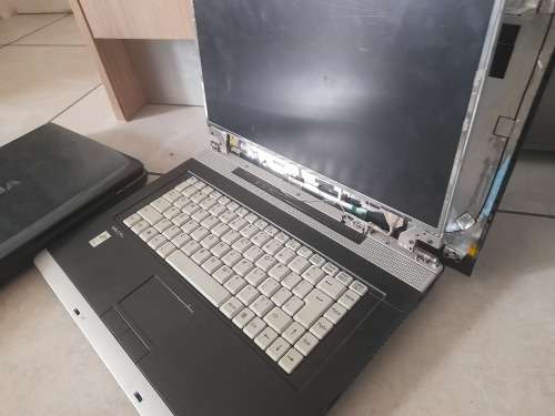 **LIQUIDATION STOCK**BULK LOT OF 4X  LAPTOPS LAPTOPS*SOLD AS IS**