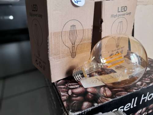 **BULK LOT OF ELECTRONICS*UPS,COFFE MACHIINE,ALVA BBQ COVER,HAIR STRAIGHTNER,NAIL LAMP,LIGHTS ETC***