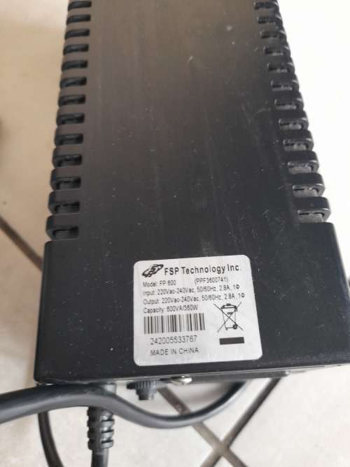 **BULK LOT OF ELECTRONICS*UPS,COFFE MACHIINE,ALVA BBQ COVER,HAIR STRAIGHTNER,NAIL LAMP,LIGHTS ETC***