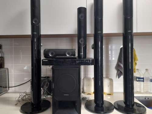 **SAMSUNG 3D/BLUERAY BLUETOOTH SURROUND SYSTEM**WORKING(READ AD)**R7000 NEW**
