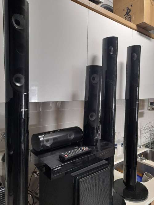 **SAMSUNG 3D/BLUERAY BLUETOOTH SURROUND SYSTEM**WORKING(READ AD)**R7000 NEW**