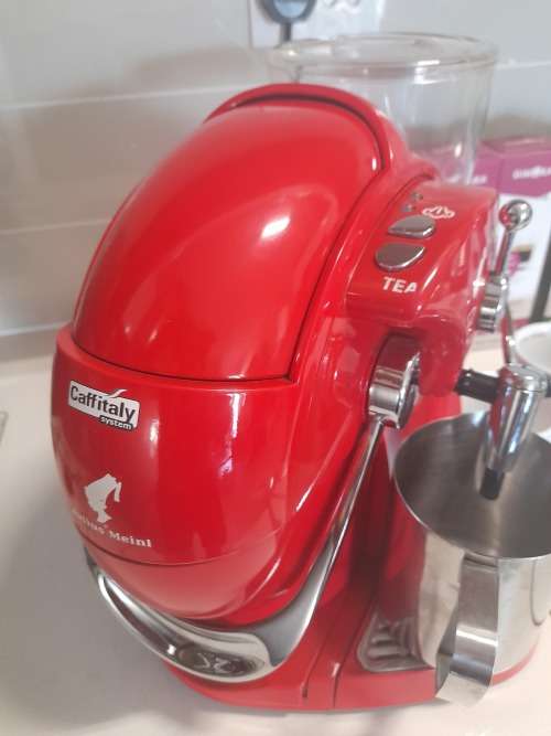 ***FRESH DEALS**BEAUTIFUL RED CAFFITALY JULIUS MEINL WITH MILK FROTHER,CUPS,PODS OVER R4000***