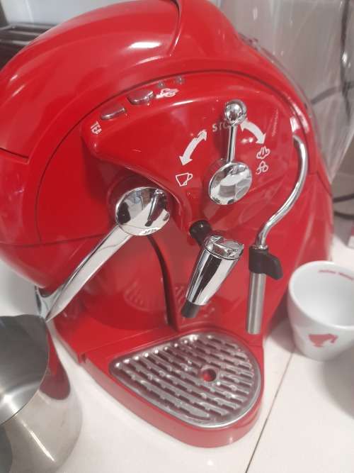 ***FRESH DEALS**BEAUTIFUL RED CAFFITALY JULIUS MEINL WITH MILK FROTHER,CUPS,PODS OVER R4000***