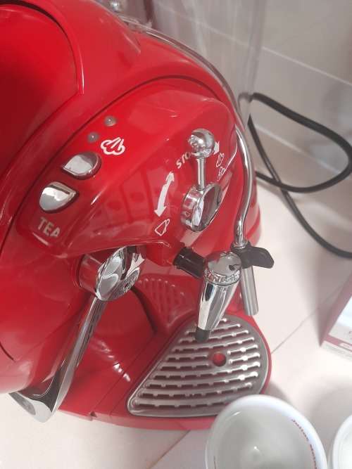 ***FRESH DEALS**BEAUTIFUL RED CAFFITALY JULIUS MEINL WITH MILK FROTHER,CUPS,PODS OVER R4000***