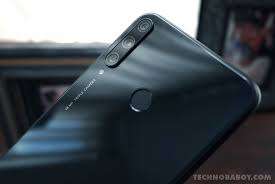 *WAREHOUSE CLEARANCE*HUAWEI Y7  DUAL SIM,TRIPPLE CAM*SCREEN STAYS ON HUAWEI**R4000 RETAIL**
