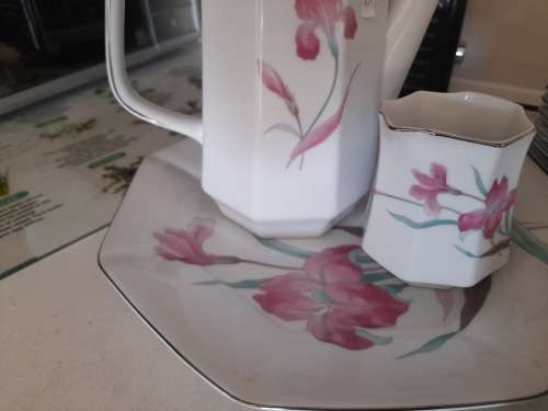 **POSSIBLE HIGH VALUE CHINA*CLASSIC COLLECTION AMC 32 PC TEA SET**PERFECT CONDITION***
