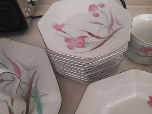 **POSSIBLE HIGH VALUE CHINA*CLASSIC COLLECTION AMC 32 PC TEA SET**PERFECT CONDITION***