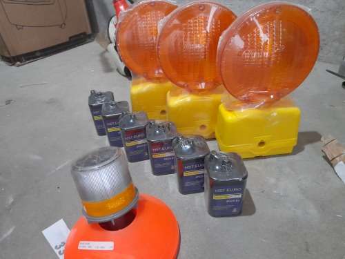 **BULK LOT OF NEW  BATTERY POWERED AMBER WARNING LIGHTS,SOLAR LIGHT,CONES ETC**OVER R3000 VALUE