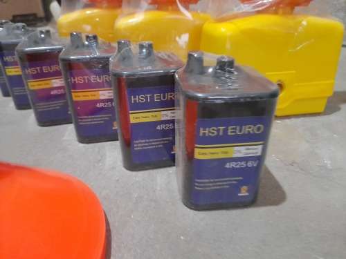 **BULK LOT OF NEW  BATTERY POWERED AMBER WARNING LIGHTS,SOLAR LIGHT,CONES ETC**OVER R3000 VALUE