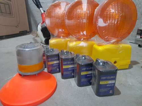 **BULK LOT OF NEW  BATTERY POWERED AMBER WARNING LIGHTS,SOLAR LIGHT,CONES ETC**OVER R3000 VALUE