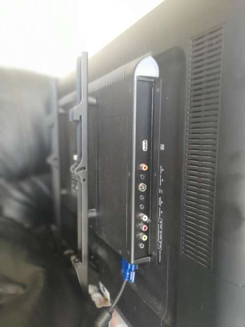 *HOTEL LIQUIDATION*AIM 32 INCH Full HD LED TV,NO FEET*COMES WITH WALL BRACKET AND REMOTE*