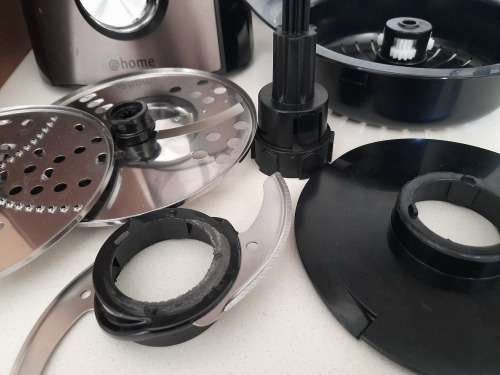 **LIKE NEW ,NOT USED @HOME FOOD PROCESSOR WILL ALL ATTACHMENTS IN BOX**R1600 IN STORE**