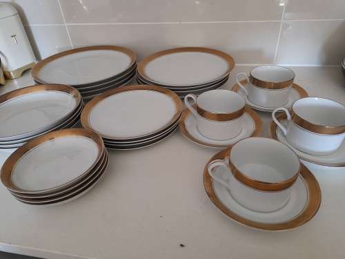 *HIGH VALE RARE COLLECTION 24ct GOLD RIM `GARY BARR` `VERSAILLES` COLLECTION PORCELAIN (FINE CHINA)