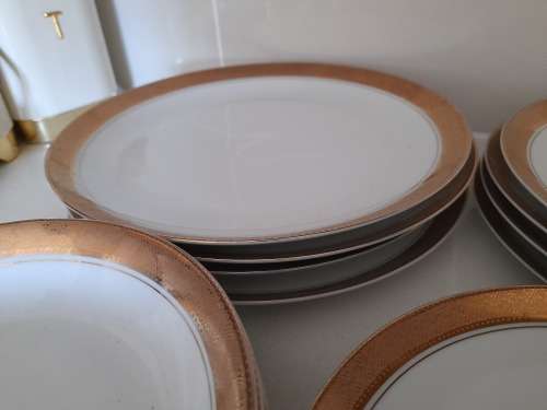 *HIGH VALE RARE COLLECTION 24ct GOLD RIM `GARY BARR` `VERSAILLES` COLLECTION PORCELAIN (FINE CHINA)
