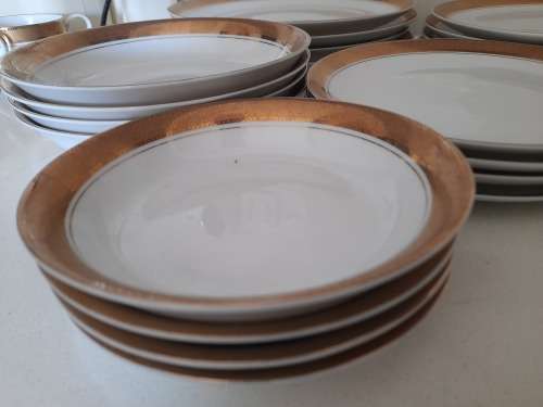 *HIGH VALE RARE COLLECTION 24ct GOLD RIM `GARY BARR` `VERSAILLES` COLLECTION PORCELAIN (FINE CHINA)