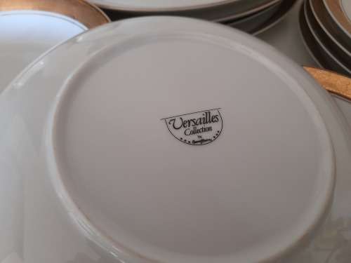 *HIGH VALE RARE COLLECTION 24ct GOLD RIM `GARY BARR` `VERSAILLES` COLLECTION PORCELAIN (FINE CHINA)