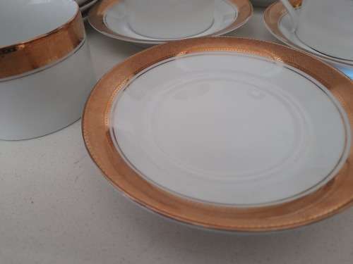 *HIGH VALE RARE COLLECTION 24ct GOLD RIM `GARY BARR` `VERSAILLES` COLLECTION PORCELAIN (FINE CHINA)