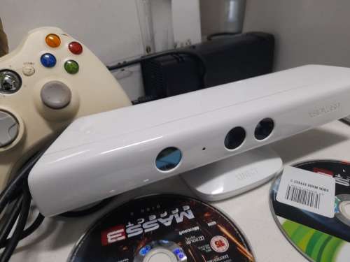 **XBOX 360 KINECT SPECIAL EDITION IN BOX WTH ACCESSORIES*COMES ON(RED LIGHT)*OVER R4000 RETAIL