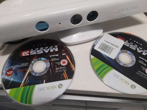 **XBOX 360 KINECT SPECIAL EDITION IN BOX WTH ACCESSORIES*COMES ON(RED LIGHT)*OVER R4000 RETAIL