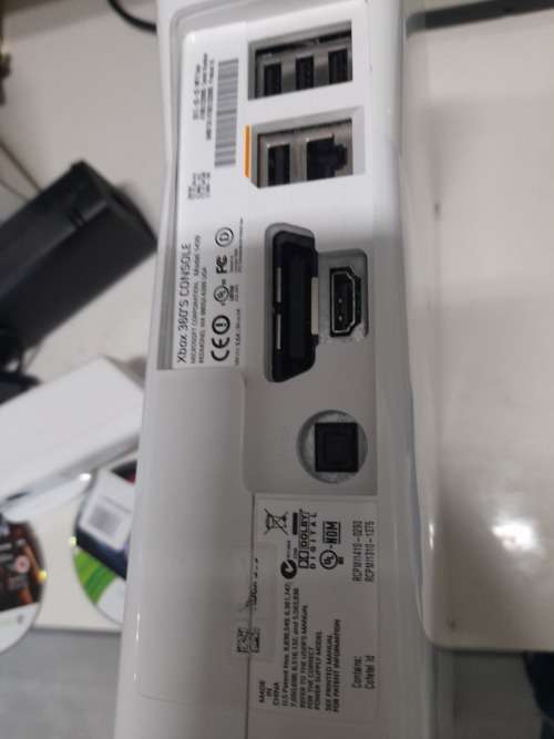 **XBOX 360 KINECT SPECIAL EDITION IN BOX WTH ACCESSORIES*COMES ON(RED LIGHT)*OVER R4000 RETAIL