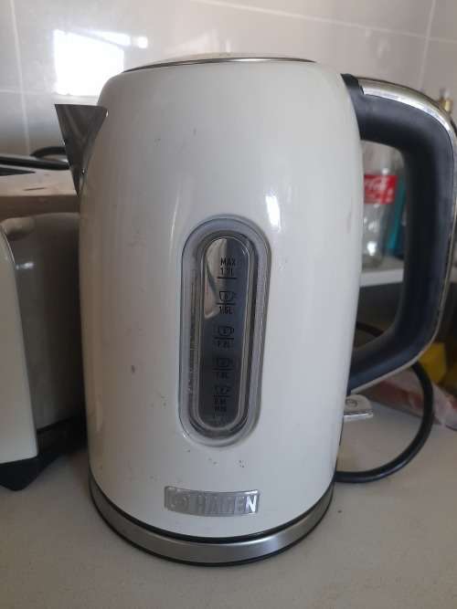 LIQUIDATION STOCK**LOT OF BENNETT READ BLENDER,HADEN KETTLE AND TOASTER**AS IS***