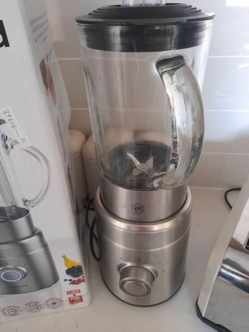 LIQUIDATION STOCK**LOT OF BENNETT READ BLENDER,HADEN KETTLE AND TOASTER**AS IS***