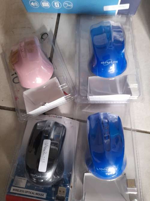*BULK LOT OF ELECTRONICS*IKHOKHA MACHINES,BED CLOCK,PHONES,HAR STRAIGHTNERS,WIRELESS MOUSE ETC BID!