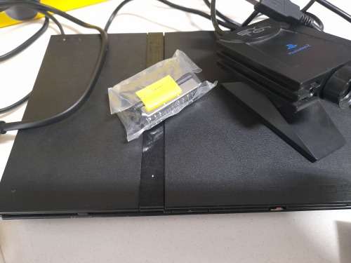 **SONY PS2 BULK COMBO DEAL**PS2 IN BOX WITH 6 GAMES, 2 CONTROLLERS,MICS,GUN,CAMERA EYE ETC***