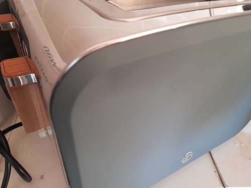 *BEAUTIFULL SWAN NORDIC COLLECTION GREY 4 SLICE TOASTER*TOP QUALITY*SMALL DENT SEE PICS*R1500 RETAIL