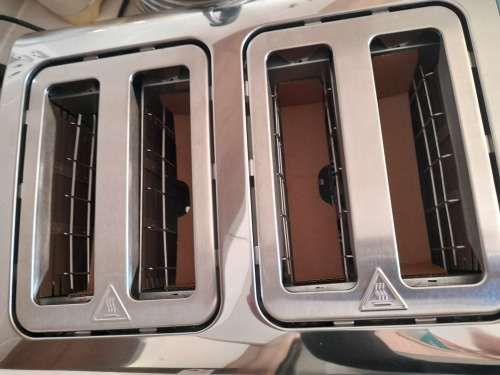 *BEAUTIFULL SWAN NORDIC COLLECTION GREY 4 SLICE TOASTER*TOP QUALITY*SMALL DENT SEE PICS*R1500 RETAIL