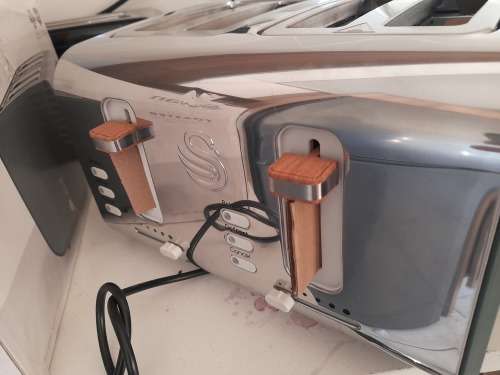 *BEAUTIFULL SWAN NORDIC COLLECTION GREY 4 SLICE TOASTER*TOP QUALITY*SMALL DENT SEE PICS*R1500 RETAIL
