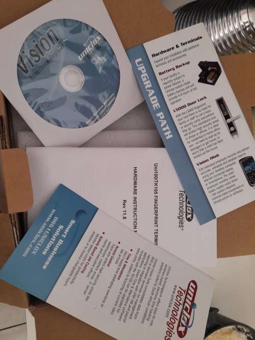 **CALL CENTRE LIQUIDATION*UNICLOX T105 BIOMETRIC ATTENDANCE REGISTER IN BOX WITH DISKS*R4700 RETAIL