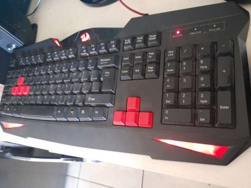 *DESKTOP PC SET UP*PROLINE TOWER WITH PVIEW 19INCH SCREEN, GAMING KEYBOARD/MOUSE, SPEAKERS ETC**