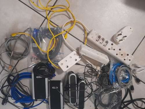 **CALLCENTRE LIQUIDATION*BULK LOT OF ETHERNET CABLES,SPEAKERS,WIRING,PC PLUGS,WALL PLUGS ETC**