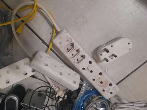 **CALLCENTRE LIQUIDATION*BULK LOT OF ETHERNET CABLES,SPEAKERS,WIRING,PC PLUGS,WALL PLUGS ETC**