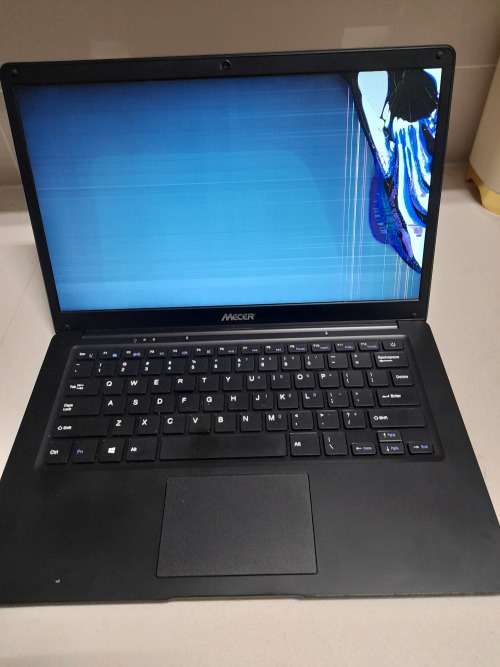 *LIQUIDATION STOCK* MECER Z140 C LAPTOP, EXCELLENT CONDITION BUT CRACKED SCREEN**