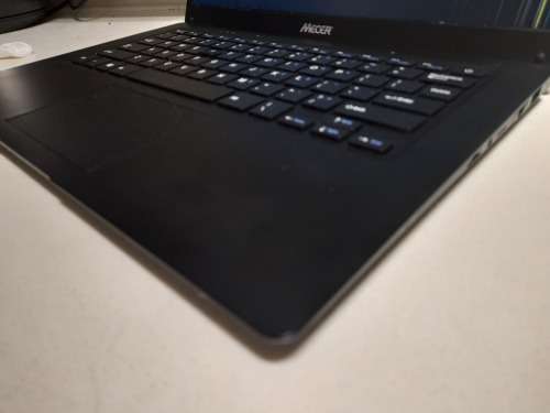 *LIQUIDATION STOCK* MECER Z140 C LAPTOP, EXCELLENT CONDITION BUT CRACKED SCREEN**