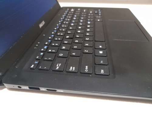 *LIQUIDATION STOCK* MECER Z140 C LAPTOP, EXCELLENT CONDITION BUT CRACKED SCREEN**