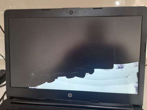 *MONTH END MADNESS**HP 14-CM0099NI LAPTOP*CRACKED SCREEN,REST OF LAPTOP LIKE NEW*R4000 NEW IN STORE