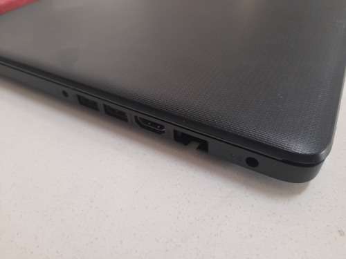 *MONTH END MADNESS**HP 14-CM0099NI LAPTOP*CRACKED SCREEN,REST OF LAPTOP LIKE NEW*R4000 NEW IN STORE