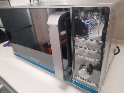 *MONTH END MADNESS*DEMO  HOMECHOICE MAGNA 20L MICROWAVE, SILVER WITH MIRROR GLASS**R1800 IN STORE**