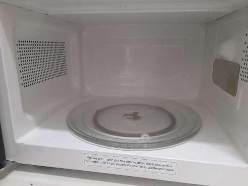 *MONTH END MADNESS*DEMO  HOMECHOICE MAGNA 20L MICROWAVE, SILVER WITH MIRROR GLASS**R1800 IN STORE**