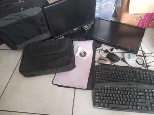 *HUGE SALE*BULK LOT OF COMPUTER SCREENS,LAPTOP BAGS,KEYBOARDS, WIRELESS MOUSE,MOUSE PAD ETC**