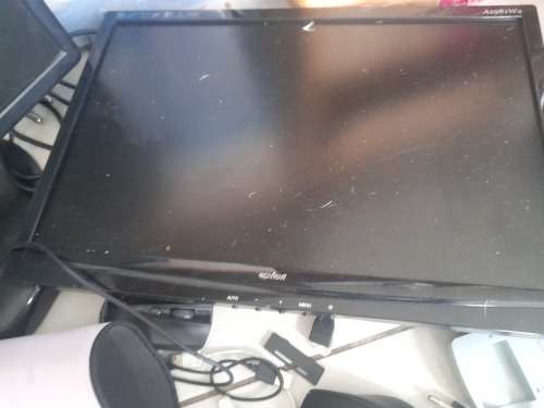 *HUGE SALE*BULK LOT OF COMPUTER SCREENS,LAPTOP BAGS,KEYBOARDS, WIRELESS MOUSE,MOUSE PAD ETC**