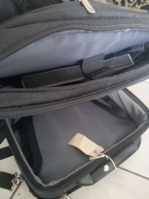 *HUGE SALE*BULK LOT OF COMPUTER SCREENS,LAPTOP BAGS,KEYBOARDS, WIRELESS MOUSE,MOUSE PAD ETC**