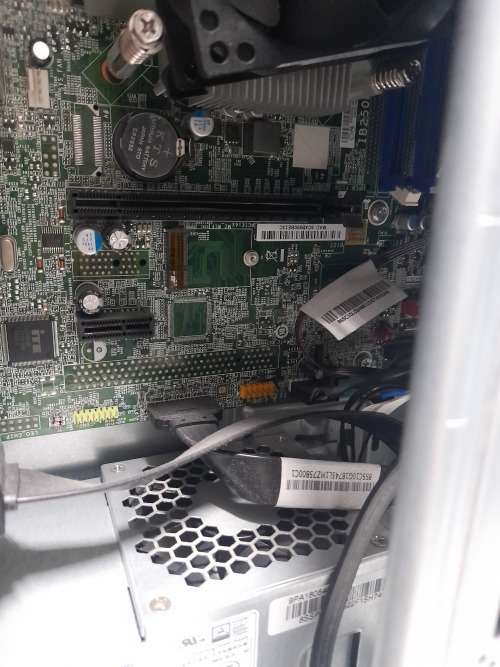*HUGE SALE**LIKE NEW*I5 LENOVO HIGH PERFORMANCE V520 7TH GEN DESKTOP PC BOX*R4000 REFURBISHED PRICE*