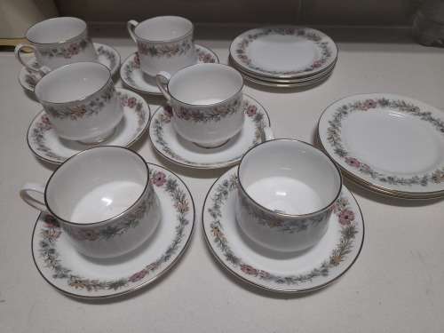 **POSSIBLE HIGH VALUE CHINA*BEAUTIFULL 18PC PARAGON BELINDA TEA SET, GOLD PLATED RIM?*