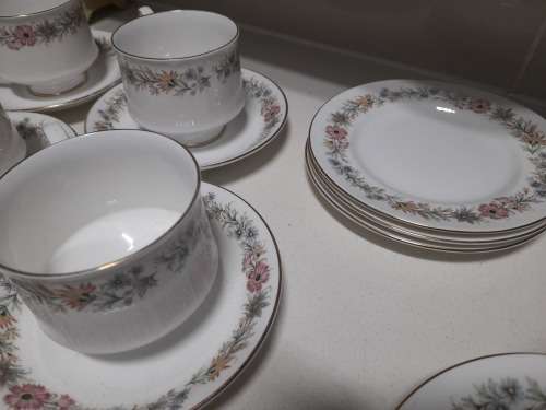 **POSSIBLE HIGH VALUE CHINA*BEAUTIFULL 18PC PARAGON BELINDA TEA SET, GOLD PLATED RIM?*